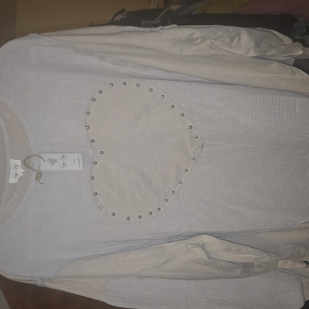 Chic Beige Women's Sweatshirt with Heart Embellishment
